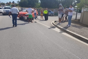 Brommer a dal den auto cu a sali su dilanti na Sabana Blanco
