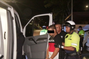 Tabatin 13 detencion menos e aña aki durante parada di Flambeu