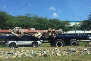Structura di hero ta cay for di flatbom y causa daño na auto y caminda