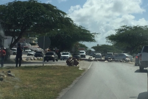 Structura di hero ta cay for di flatbom y causa daño na auto y caminda