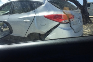 Structura di hero ta cay for di flatbom y causa daño na auto y caminda