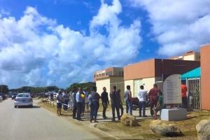 Entre 800 pa 900 cliente a busca nan plachi di auto riba prome dia 