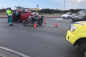 Chauffeur ta sali dilanti motorciclista y causa accidente na rotonde ex Drive Inn