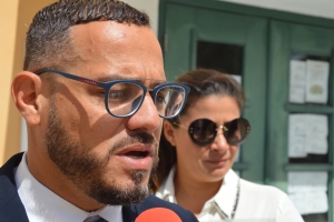 Ex minister Croes a para tres ora dilanti huez awe mainta