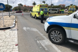 Turistanan herida den acccidente di trafico na cruzada Alhambra