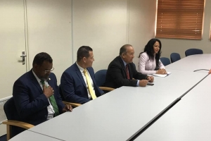 Lidernan di fraccion di Aruba a topa cu gobernantenan Hulandes
