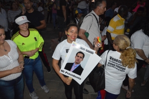 Gran parti di Plaza Bolivar a keda cubri cu Venezolanonan na Aruba 