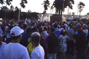 Gran parti di Plaza Bolivar a keda cubri cu Venezolanonan na Aruba 