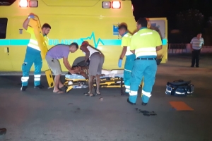 Auto a dal peaton crusando caminda na Shaba