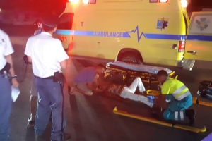 Auto a dal peaton crusando caminda na Shaba