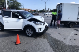 Dos vehiculo a dal den otro na crusada Palm Beach