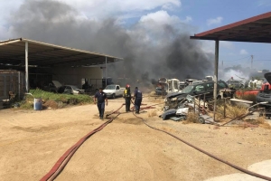 Candela grandi a destrui un garage na Santa Marta