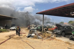 Candela grandi a destrui un garage na Santa Marta