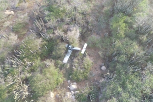 E avioneta Piper accidenta a keda casi intacto despues di impacto