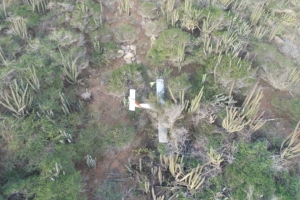 E avioneta Piper accidenta a keda casi intacto despues di impacto