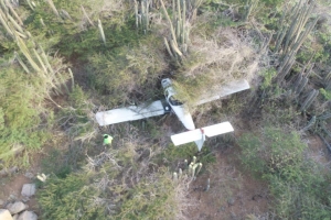 E avioneta Piper accidenta a keda casi intacto despues di impacto