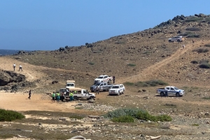 Un tourguide hoben a fayece den laman na altura di Conchi