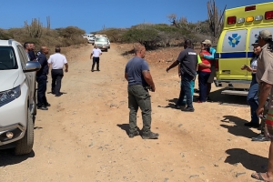 Un tourguide hoben a fayece den laman na altura di Conchi