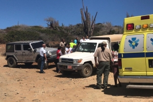 Un tourguide hoben a fayece den laman na altura di Conchi