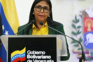 Vice Presidente Venezolano a reuni cu Embahador Hulandes riba ciere di frontera 