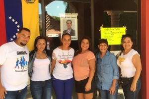 Venezolanonan na Aruba colectando producto pa Venezuela
