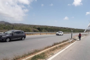 Chauffeur ta bolter auto riba Green Corridor pabou di brug 