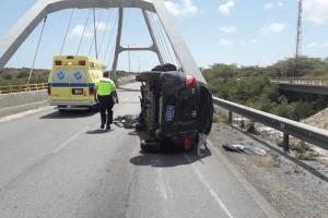 Chauffeur ta bolter auto riba Green Corridor pabou di brug 