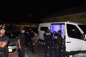 Polis a detene 16 hende durante Parada di Luz 