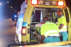 Dos auto a dal den  otro na crusada cerca di  Compleho Frans Figaroa