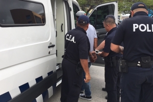 Polis a detene 29 hende durante parade grandi na Playa