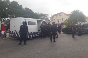 Polis a detene 29 hende durante parade grandi na Playa