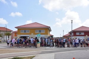 Centro di Oranjestad yen cu turista crucero awe atrobe