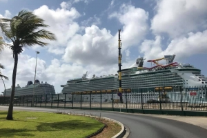 Centro di Oranjestad yen cu turista crucero awe atrobe