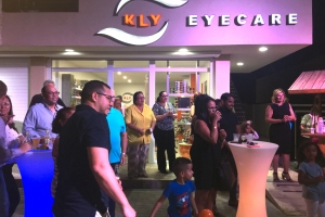 Kly Eyecare a celebra su prome anniversario 