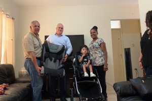 Aruba Lions Club a uni cu Kiwanis Palmbeach pa donacion di car seat