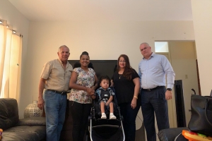 Aruba Lions Club a uni cu Kiwanis Palmbeach pa donacion di car seat