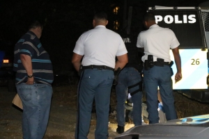 A detene supuesto atracadornan di atraco riba polis