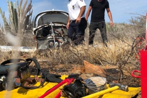 Bomberonan a desmantela avioneta accidenta na Calabas 