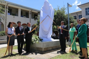 Yiu di tera dr Jose Sprok a lidera proyecto di hospital na Costa Rica 