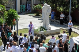 Yiu di tera dr Jose Sprok a lidera proyecto di hospital na Costa Rica 