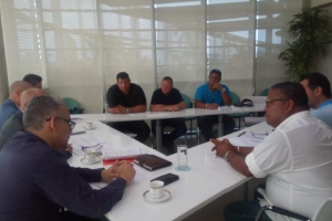 Oduber: A yega na acuerdo cu companianan di heavy equipment