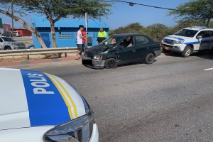 Dos auto a accidenta dilanti Pacifico Paradera