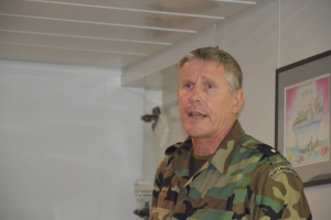 A simplifica e caminda pa asistencia militar Hulandes 