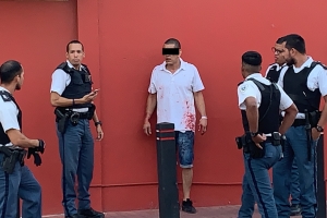 Homber adicto durante bringamento ta benta otro adicto for di edificio  