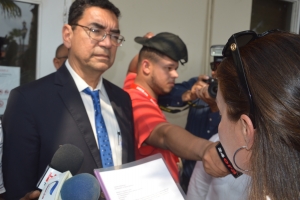 Gobernantenan a atende maestronan cu a marcha contra violencia  