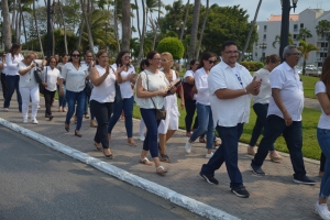 Gobernantenan a atende maestronan cu a marcha contra violencia  
