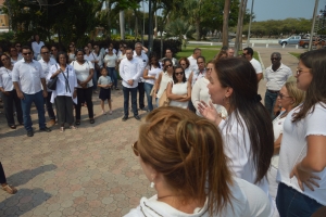 Gobernantenan a atende maestronan cu a marcha contra violencia  