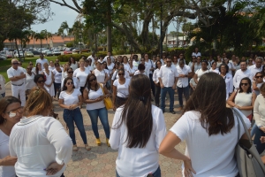 Gobernantenan a atende maestronan cu a marcha contra violencia  