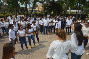 Gobernantenan a atende maestronan cu a marcha contra violencia  