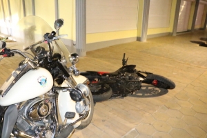 Hoben riba scooter no kier a para pa Polis motoriza